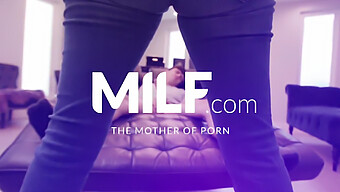 Lily Lane, Một Giáo Viên Milf Quyến Rũ, Thỏa Mãn Trong Một Cuộc Gặp Gỡ Thân Mật Với Một Học Sinh Tinh Nghịch Trong Thời Gian Bị Phạt Sau Giờ Học, Kích Thích Một Cuộc Trao Đổi Đam Mê Đẩy Ranh Giới Của Động Lực Giáo Viên Và Học Sinh Của Họ.