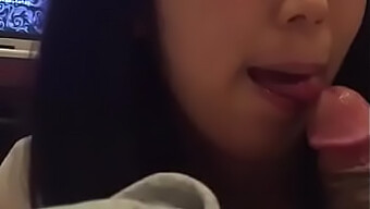 Japangirl Gibt Einen Sinnlichen Blowjob