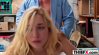 Genç (19) Penis Cezası Ve Oral Seks'Ten Zor Hayatta Kalıyor