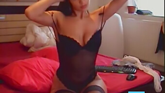 Sensual Webcam Show With A Sexy Diva