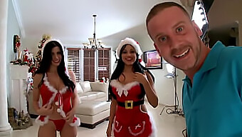 Surprise De Noël Avec Rebeca Linares Et Abella Anderson Dans Leurs Fesses Rebondies