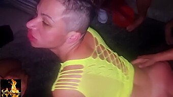 La Coppia Amatoriale Sr Lovefire E Julio Black Condividono Una Festa Selvaggia Con Gli Amici