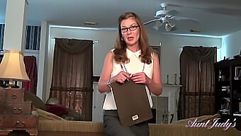 Isabella, A 43-Year-Old Amateur With A Natural Body, Becomes Your New Personal Assistant In This Auntjudys Video