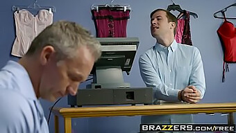 Brazzers - Vú Tự Nhiên To Của Vợ Được Tập Thể Dục Tại Phòng Tập Thể Dục