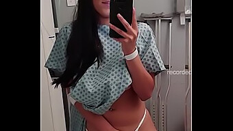 Panggilan Dekat Remaja Camgirl Sambil Memuaskan Dirinya Di Hospital