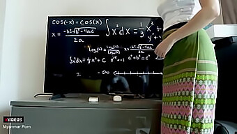 Matematicianul Asiatic Este Satisfăcut Prin Sex Dur