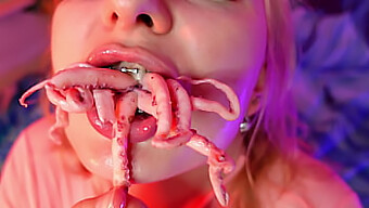 Arya Grander'S Bizarre Food Fetish Dengan Gurita Dan Minyak