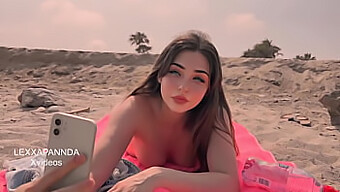 مغامرة على الشاطئ تتحول إلى عمل عميق للحلق وقذف على الوجه